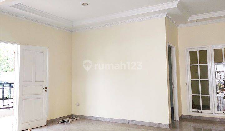 Rumah Hook 2 Lantai 3+1 Kamar Hadap Timur Laut di Sektor 1G 2