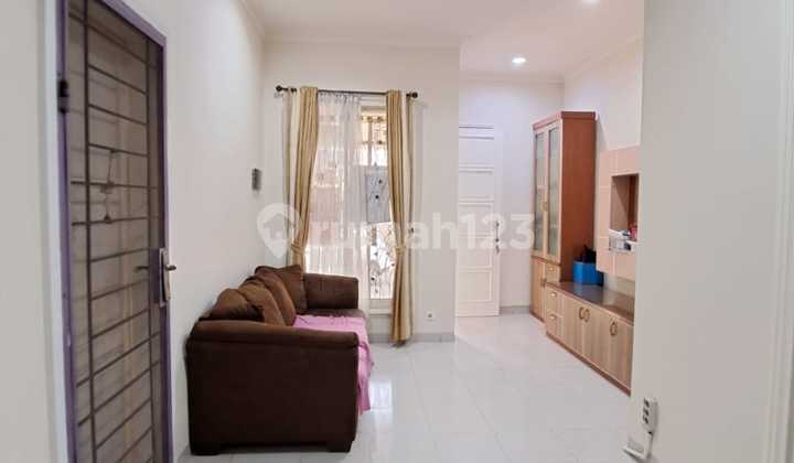 Rumah 2 lantai 3+1 kamar hadap tenggara di Chrysocola