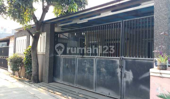 Single-Storey House 4+1 Bedrooms Near Toll Road Ready to Occupy in Jelupang