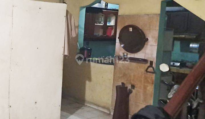 Rumah Hook 2 Lantai 4+1 Kamar Hadap Selatan di Sukasari 2