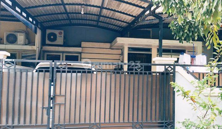 Rumah 1,5 Lantai 3 Kamar Hadap Selatan di Taman Royal 1