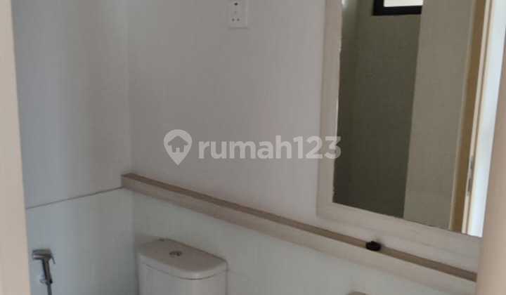 Rumah Hook 3 Lantai 2+1 Kamar Furnish di Tabebuya