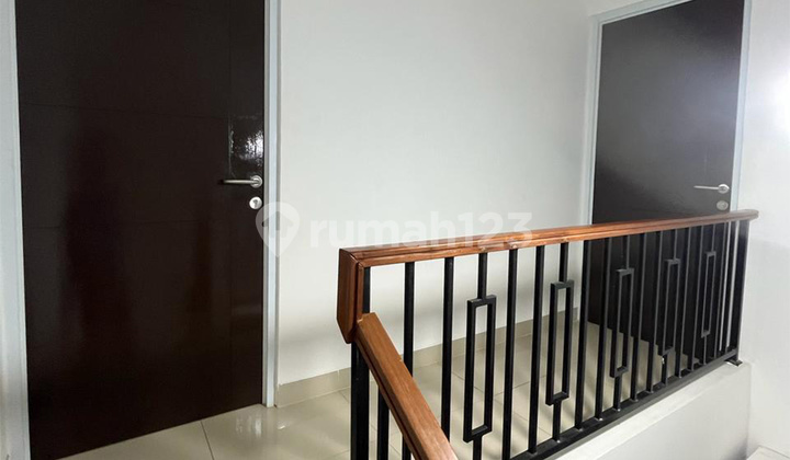 2-story house 4 bedrooms semi furnished in Aryana Karawaci 2