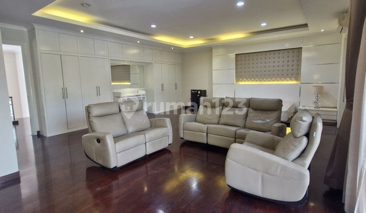 Rumah 2 lantai 4+2 kamar hadap utara di jalan boulevard Depark