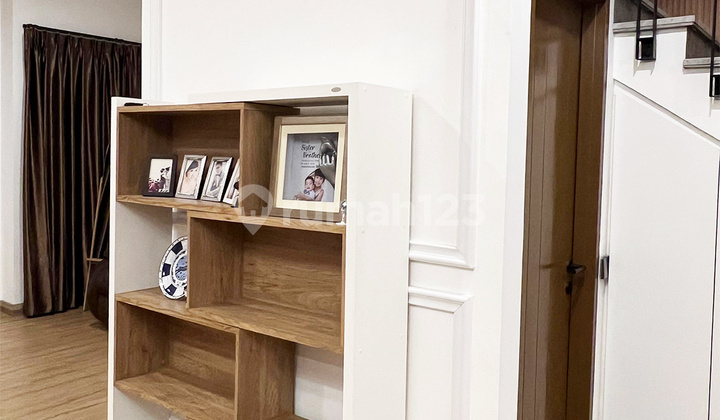 Rumah 2 lantai 3+1 kamar hadap selatan di Premier 2