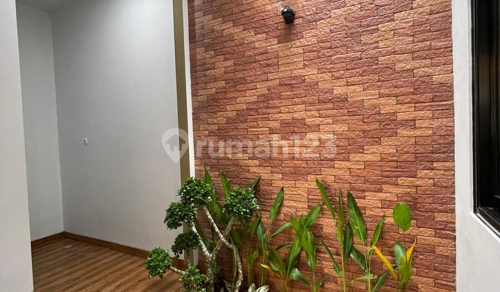 New 2-story 4+1 bedroom house ready to occupy in Nusaloka. 2