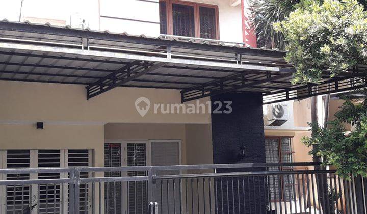 Rumah siap huni 2 lantai 3+1 kamar di Villa Melati Mas 1