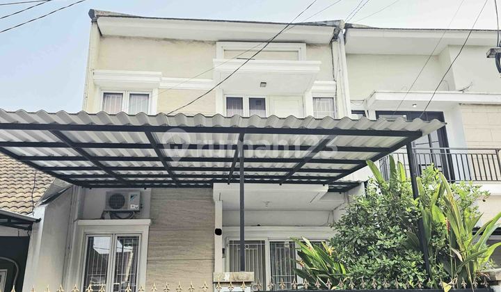 Rumah 2 lantai 5+1 kamar hadap timur di Sektor 6