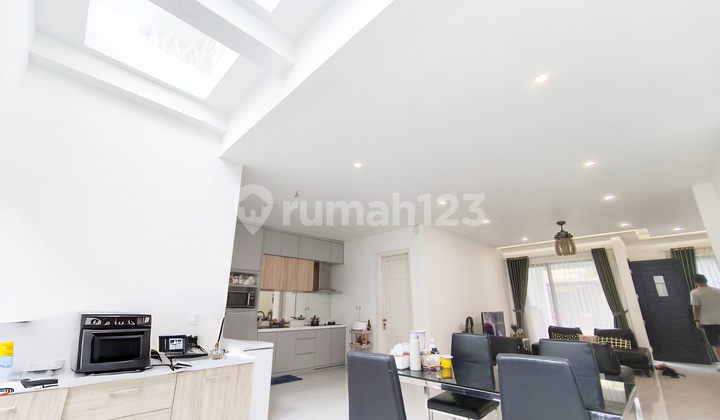 Rumah 2 lantai 3+1 kamar siap huni di Sutera Feronia