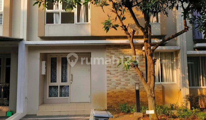 Rumah 2 lantai 2 kamar hadap utara di Thomson