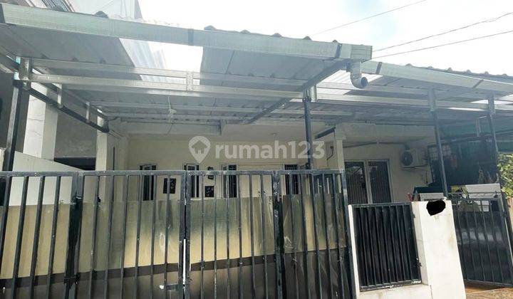 Rumah 1,5 Lantai 3+1 Kamar Hadap Taman di Villa Melati Mas 1