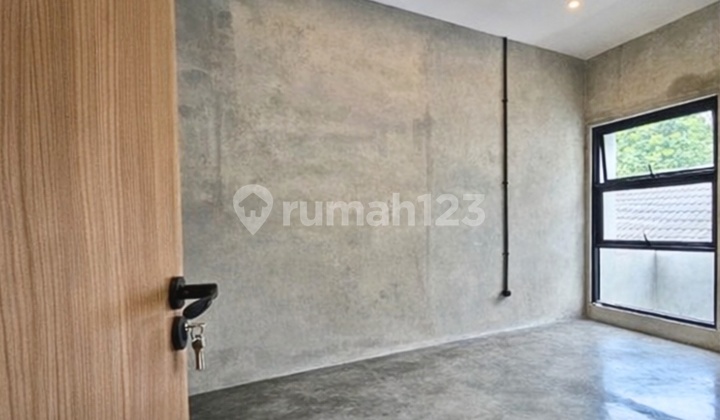 Rumah Baru 2 Lantai 3 Kamar Hadap Selatan di Nusaloka 2