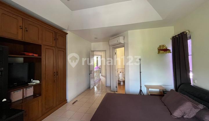 Rumah 2 lantai 3+1 kamar hadap selatan di Taman Beverly 2