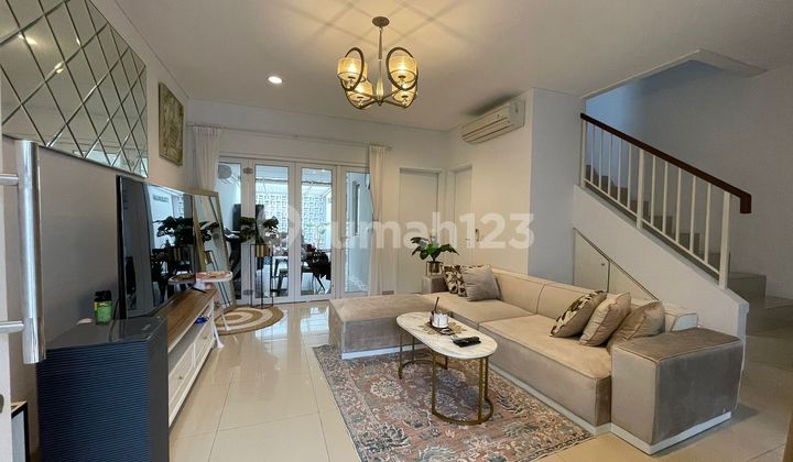 Rumah 2 Lantai 3 Kamar Hadap Timur Semi Furnish di Savia