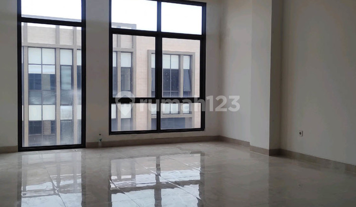 Ice 3-Story Shop House, Facing Inside and North, Free Parking Ice 3-Story Shop House, Facing Inside and North, Free Parking