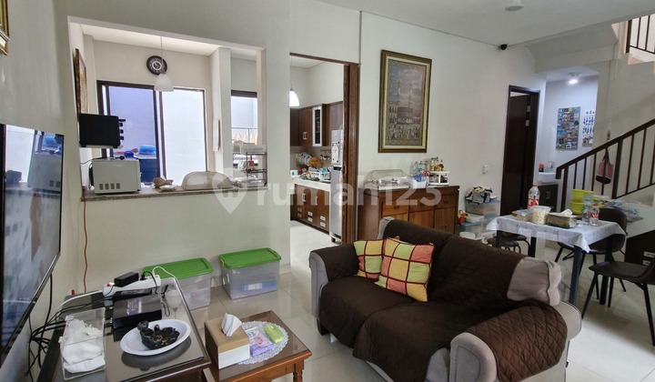 Two-story house with 3+1 bedrooms facing northeast in Eminent.