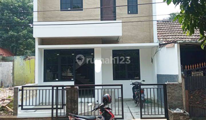 Rumah 3 Lantai 3 Kamar Dekat Pintu Tol di Graha Raya 1