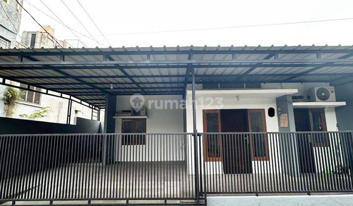 Rumah 1 Lantai 2 Kamar Dekat Stasiun Kereta di Cipondoh 1