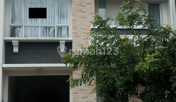 A 2-story house with 4+1 south-facing bedrooms in Edison. A 2-story house with 4+1 south-facing bedrooms in Edison.