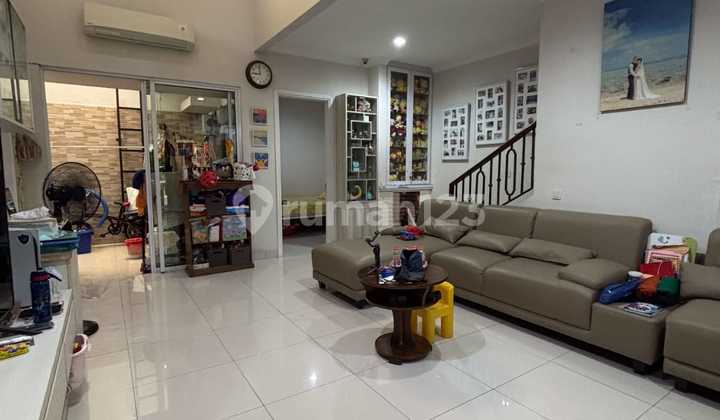 Rumah 2 lantai 3+1 kamar hadap utara di Eminent