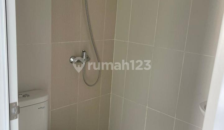 Rumah hook 2 lantai 3 kamar siap huni di Karelia 2