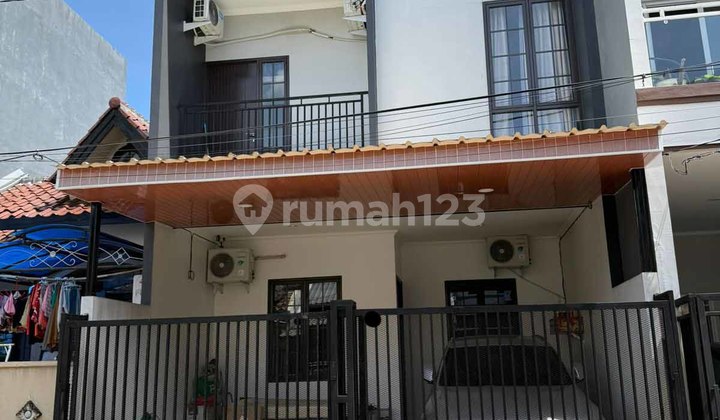 Rumah 2 Lantai 3 Kamar Selatan di Regensi Melati Mas Rumah 2 Lantai 3 Kamar Selatan di Regensi Melati Mas