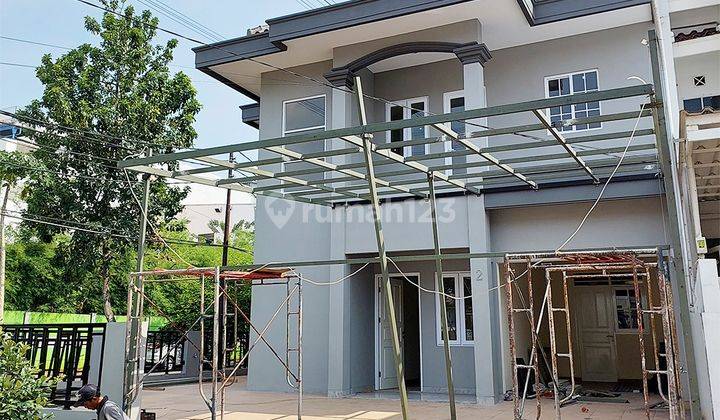 Rumah Hook 2 Lantai 3+1 Kamar Hadap Timur Laut di Sektor 1G 1