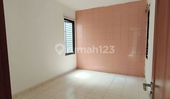 Two-story house with 6+1 bedrooms facing north, lake view at Serenade Lake 2