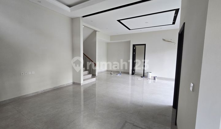 Rumah hook 2 lantai 4+1 kamar utara dan barat di Foresta 2