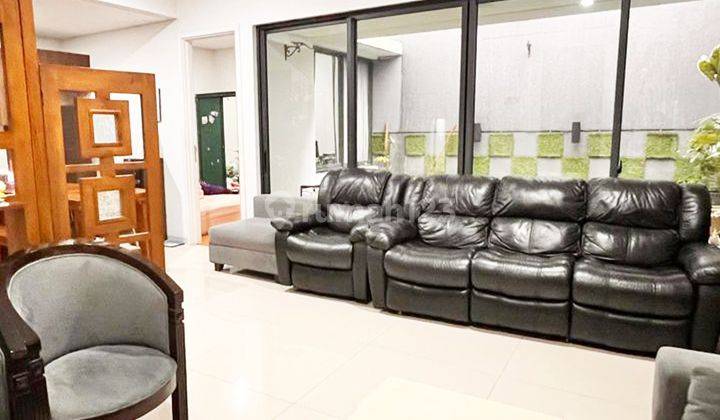 Rumah 2 Lantai 4+1 Kamar Hadap Selatan di Kebayoran Infinity 1