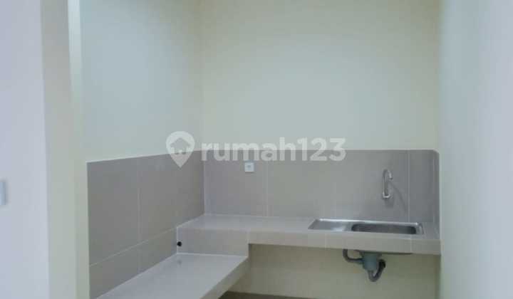 Rumah 2 Lantai 3 Kamar Timur Laut Siap Huni di Michelia 2