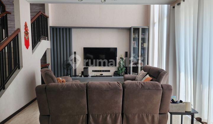 A 3-story house with 4+1 north-facing furnished rooms in Zora.