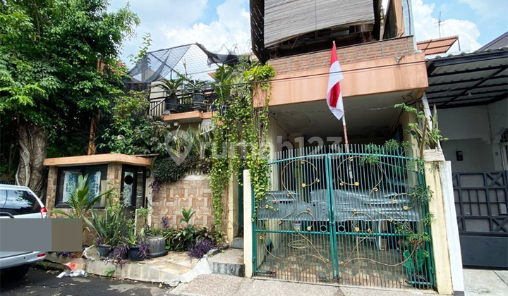 Rumah 2 lantai 5 kamar hadap utara di Sektor 9