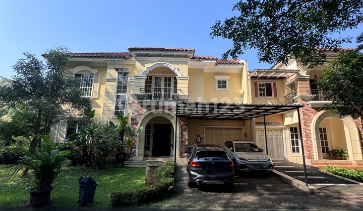 Rumah hook 2 lantai 4+1 kamar hadap utara di The Green