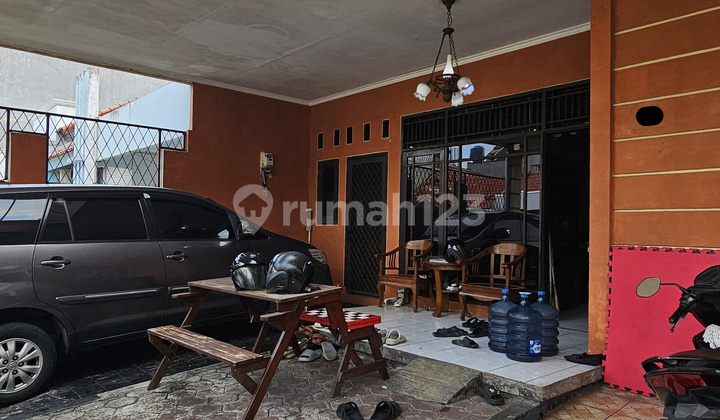 A single-story house with 4 bedrooms near the toll road in Palem Semi.