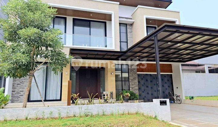 Rumah 2 lantai 4+1 kamar hadap selatan di Sutera Buana