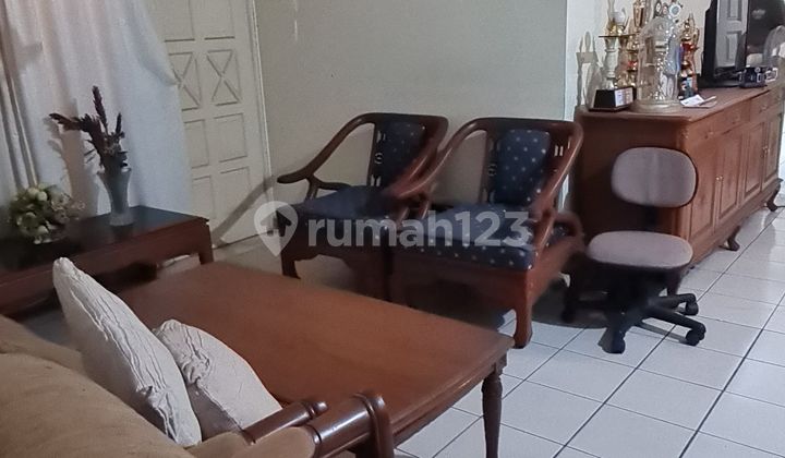 Rumah 1 Lantai 3 Kamar Dekat Stasiun Kereta di Sektor 3A 2