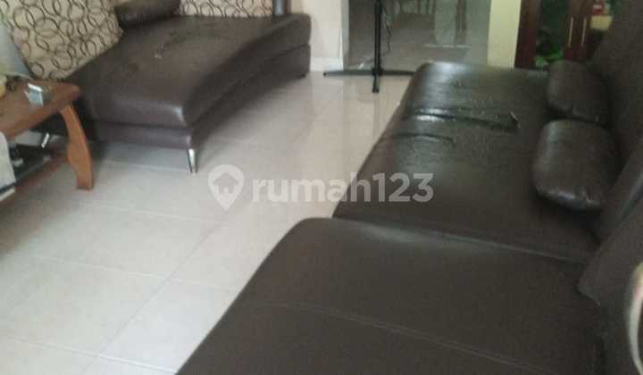 2-Storey House with 2 Bedrooms Near Toll Road in Taman Imam Bonjol 2