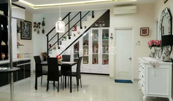 A 2-story house with 3+1 north-facing rooms in Lavender. A 2-story house with 3+1 north-facing rooms in Lavender.