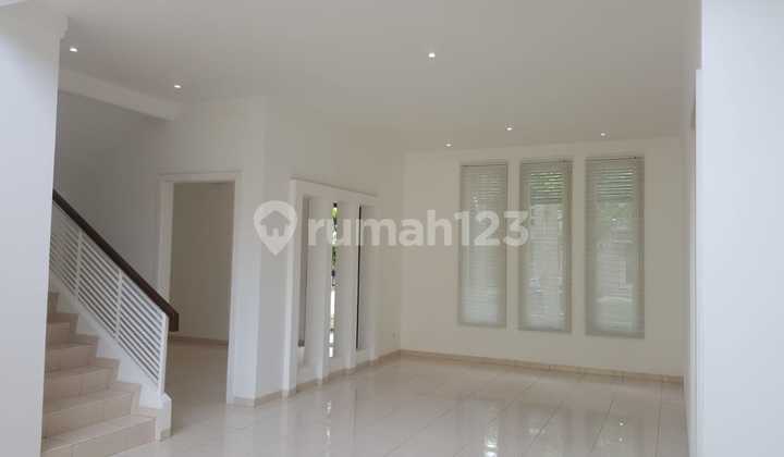 Rumah 2 lantai 4+1 kamar hadap selatan di Sutera Renata 2