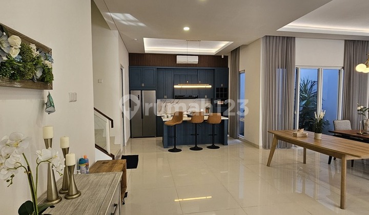 2-Storey House with 3+1 Bedrooms, Southwest Orientation in Menteng Village 2
