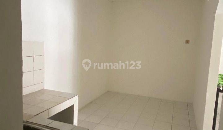 Rumah 1 Lantai 2 Kamar Hadap Selatan di Catalina 1