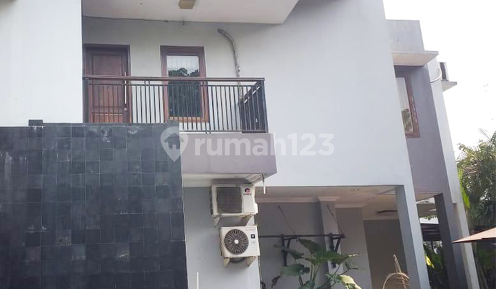 Rumah hook 2 lantai 4+2 kamar ada kolam renang hadap selatan 2