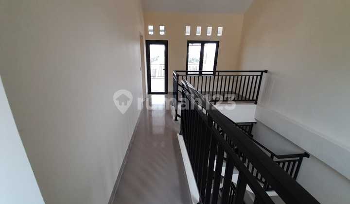 3-story house with 6+1 south-facing rooms in Taman Crysant 2