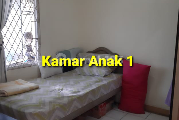 A 1-story house with 3+1 bedrooms facing west in Griya Loka. 2