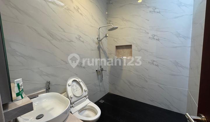 2-storey house with 2+1 bedrooms, northwest, swimming pool in Alam Sutera 2