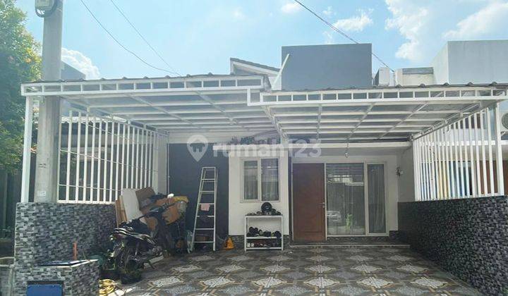 Rumah 2 Lantai 3 Kamar Hadap Timur di Duta Indah 1