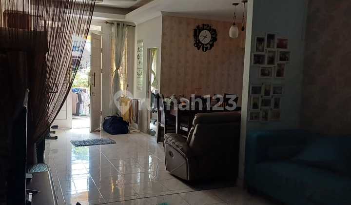 Rumah 2 Lantai 3+1 Kamar Dekat Stasiun Kereta di Sektor 3A 2