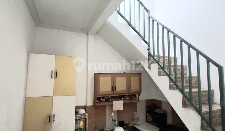 1.5 story hook house with 6+1 rooms, north-facing in Taman Ubud. 2