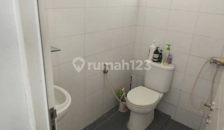 Rumah 2 lantai 5+1 kamar dekat danau di Serenade Lake 2